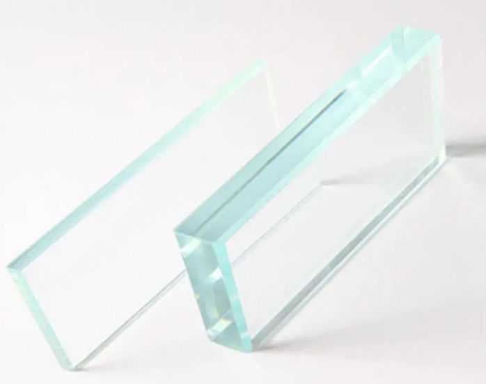 Kaca Ultra Clear dalam Konsistensi Warna untuk Jendela, Pintu dan Bangunan.