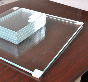 Kaca Float Ultra Clear untuk Rintangan Panas Bangunan ≤0.3mm/m°C dan Desain Tidak Reguler