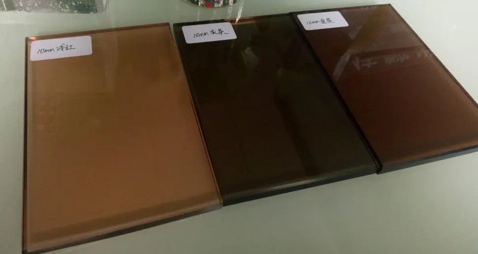 Standar tahan lama desain unik kaca reflektif berwarna untuk dekorasi bangunan
