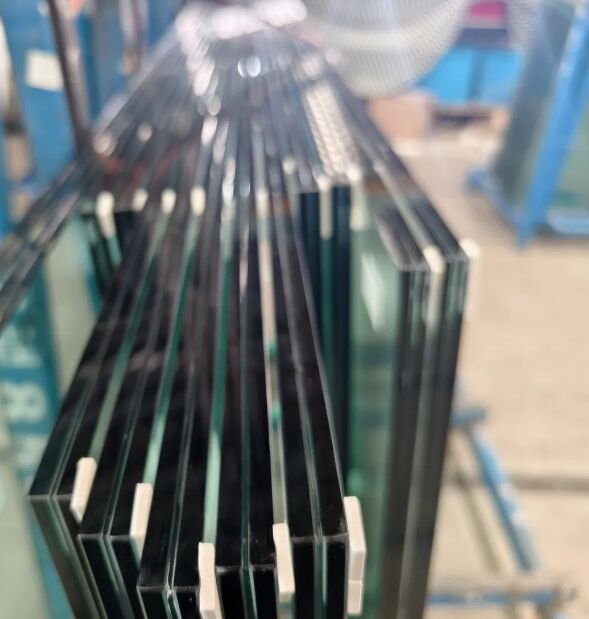 4.38-40.28mm Kaca Tempered Laminated Bening yang Diperkuat PVB/SGP, Kaca Tempered Buram, Kaca Tempered Etsa Asam, Kaca Insulasi, Kaca Laminated untuk Dinding Pagar, Railing, Guardrail