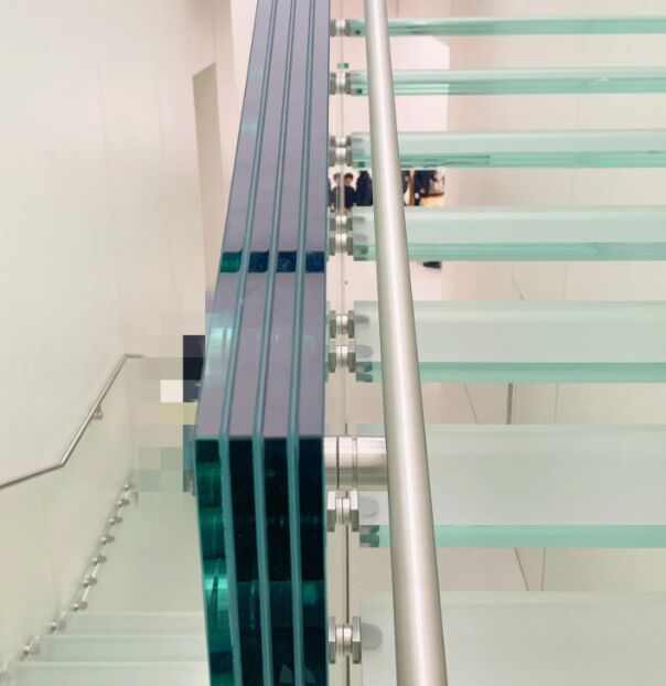 6.76-12.38mm Bangunan Laminated Tempered Dekoratif Konstruksi Keamanan tangga Kaca